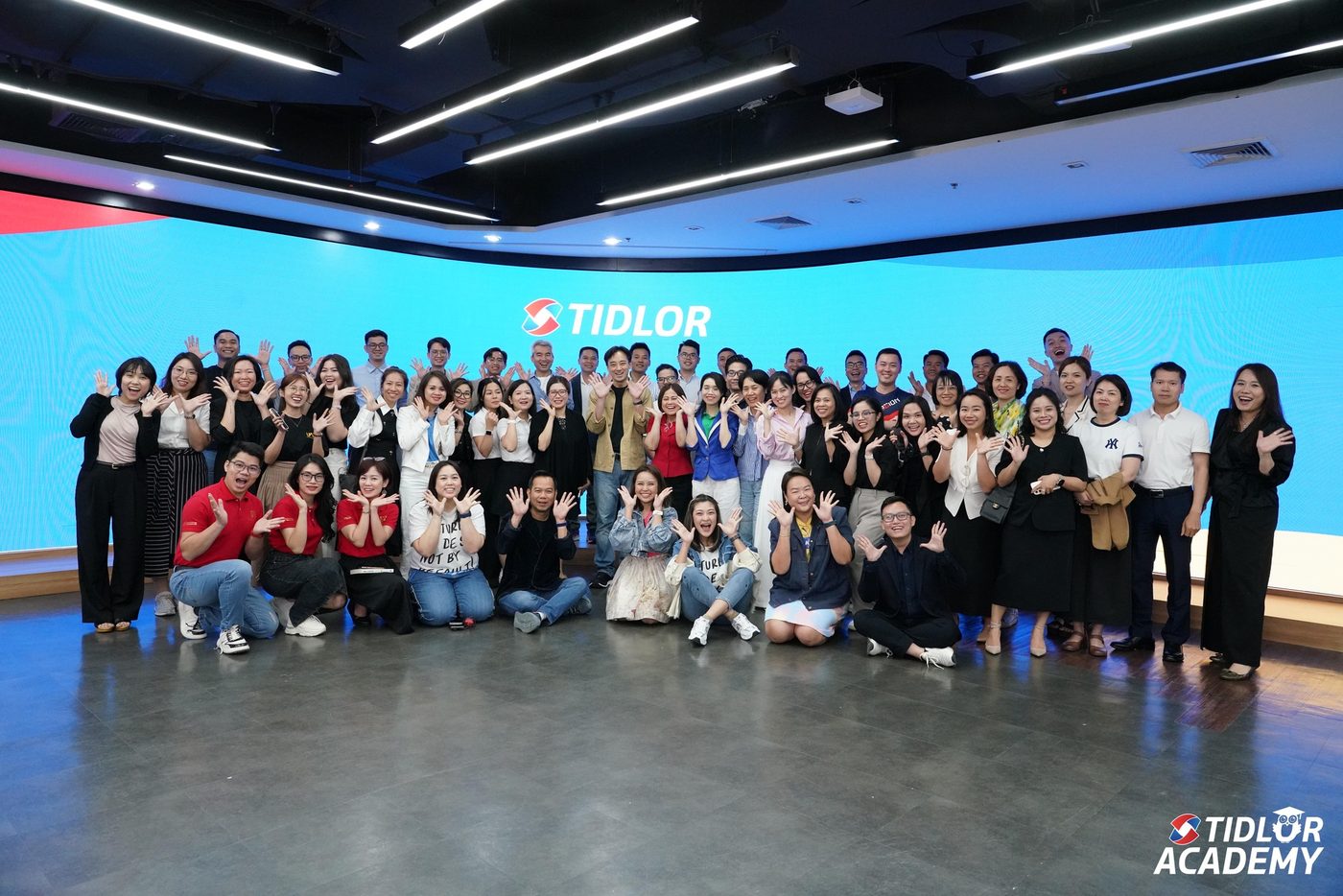 Đoàn lãnh đạo Việt Nam tại Tidlor Academy, Bangkok