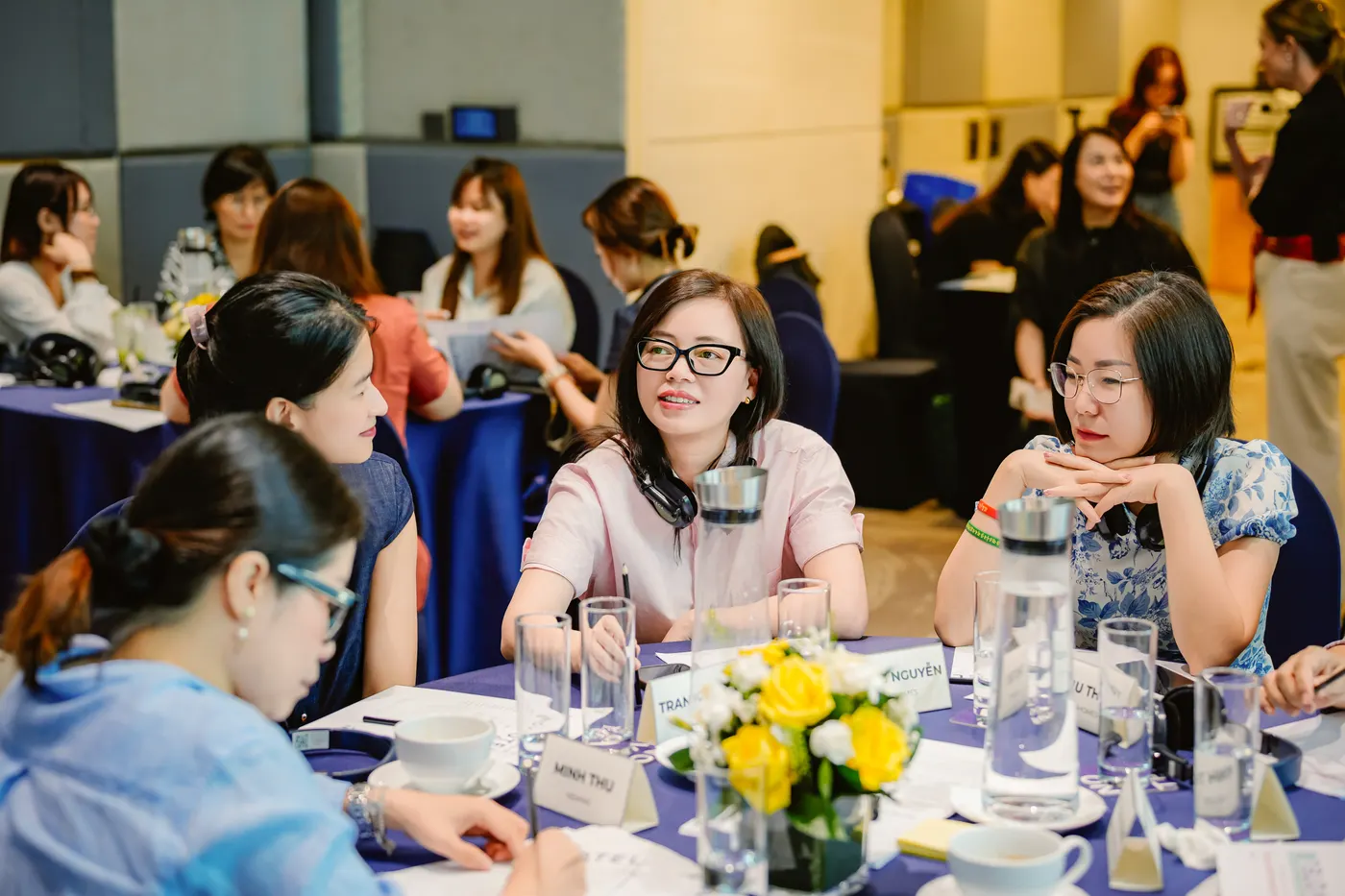 Các lãnh đạo cấp cao cùng thảo luận tại bàn tròn